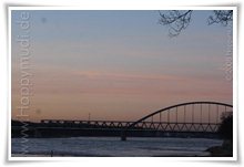 Bild "http://www.happymudi.de/allerlei/galerien/FOTOS-Abendstimmung-Rhein-2008/vorschau/IMG2008-02-09_122.jpg"